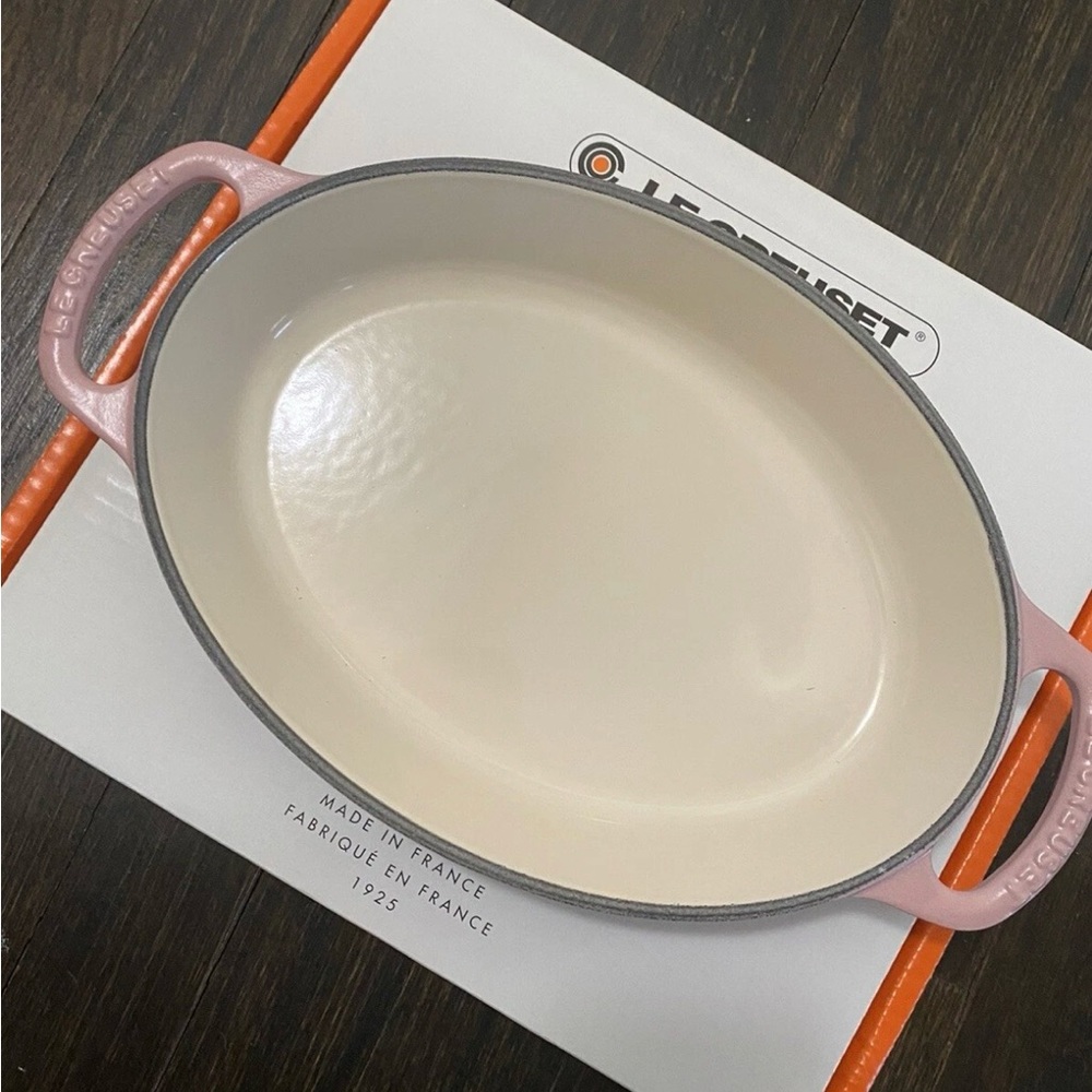 Le Creuset Sugar Pink Oval Cast Iron 1Qt baker BNIB *RARE*